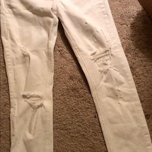 White distressed jeans